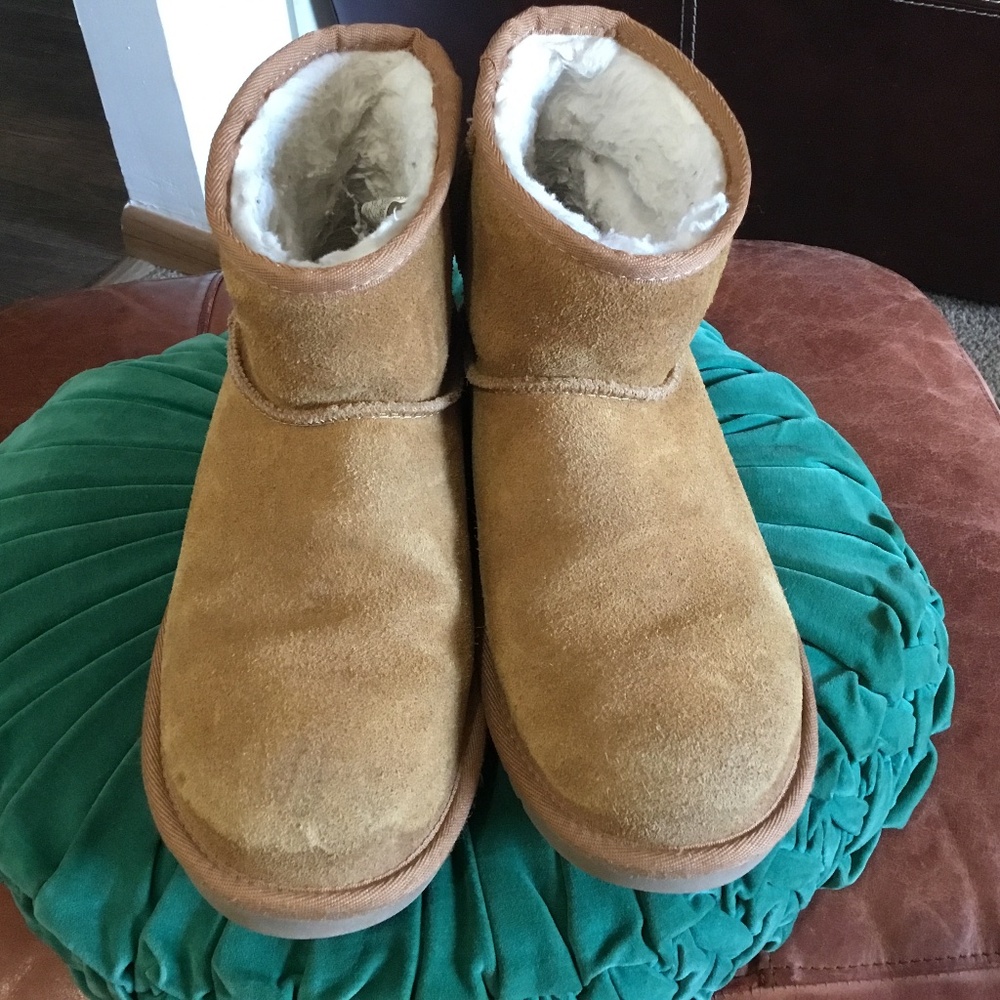 Ugg short chestnut boots